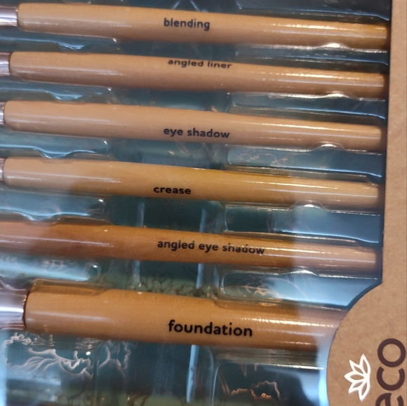 NWT!! Eco Sanctuary Makeup Brushes - Picture 6 of 8